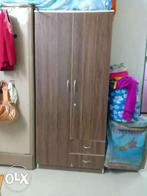6*3 wooden wardrobe with 2 extra self inside and
