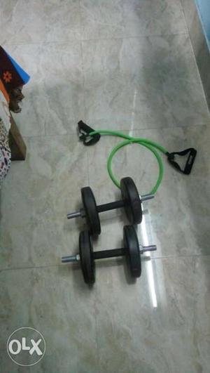 8 kg weight plates.2 dumbbell rods.cougar green