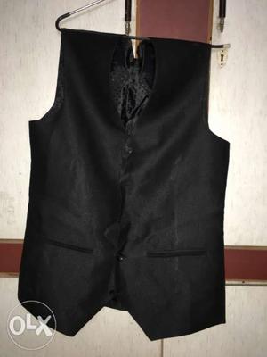 Beautiful Raymonds Black Waist coat! L size!