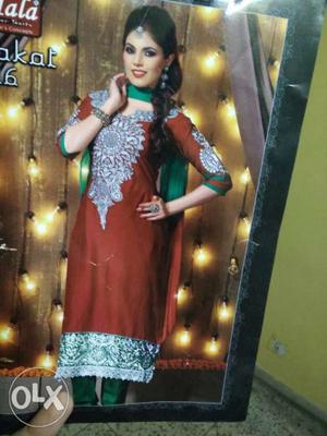 Brand new ladies traditional suit. Red and green.