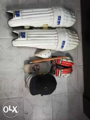 Cricket kit. Including SF pads, SG right handed