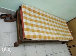 Deewan set 6*3 with bed for sale in good