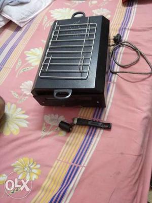 Electronic tandoor with its accessories.