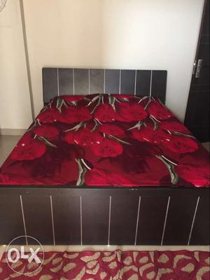I want to sell my double bed size 5*6 with box inside