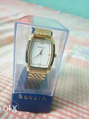 Sonata watch new condition gold with original box
