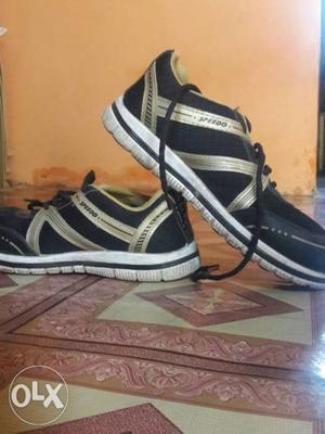 Speedo sports shoes (size 8) olny 3time uesd