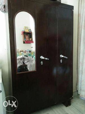 Triple door almirah in very good condition. very
