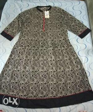 Women's Brown And Black 3/4-sleeved Dress