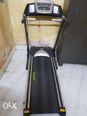 110 kg capacity motorised treadmill, circuit near