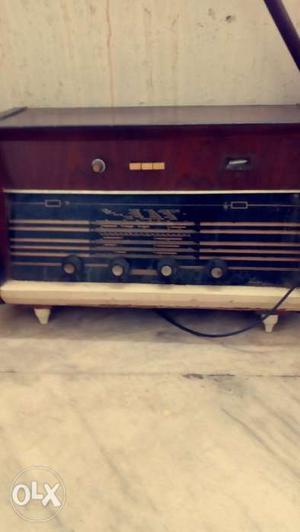 Black And Red Radio 35 years back antique piece.