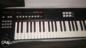 Black And White XPS-10 Electronic Keyboard