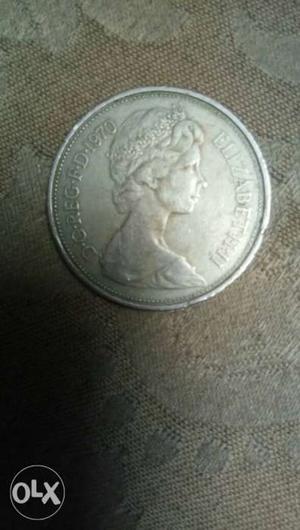 Round Silver-colored Queen Elizabeth Coin
