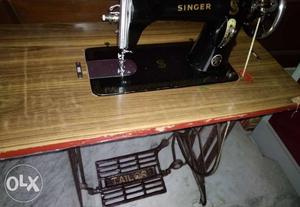 8yrs old Sewing machine but good and running