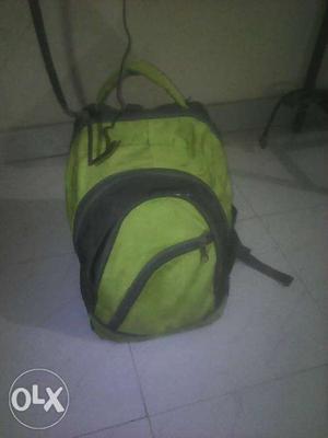 Green bagpack in good condition