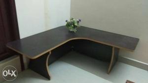 L shape corner table length 4 X 4 ft width 1.5 ft