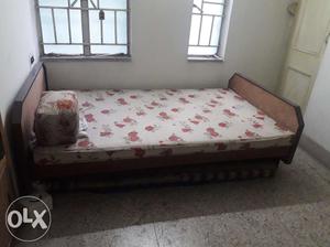 Single bed 4X6 ft