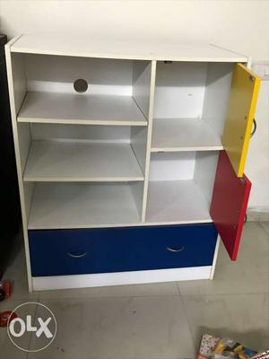 Wooden bookshelf / toy shelf