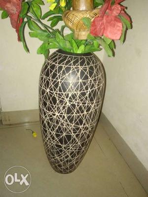 Beautiful flower vase need to sell urgently
