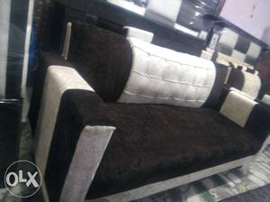 Brand new Black And White Fabric Sofa 5.seater