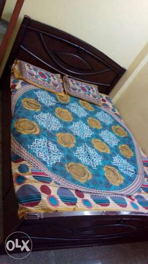 Brown wooden Brand queen size bed and cott with