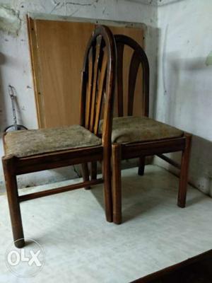 Pure sak dining table with 6 chair good condition