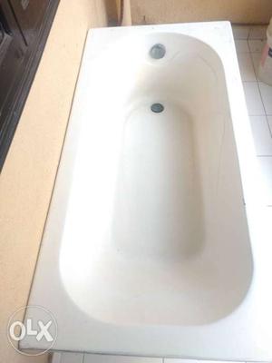 Unused bathtub in good condition with all the