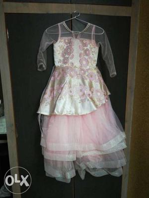 30 in size girl frock upto age 6 to 7