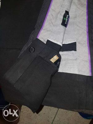 5 trouser in very good condition (2- black,1
