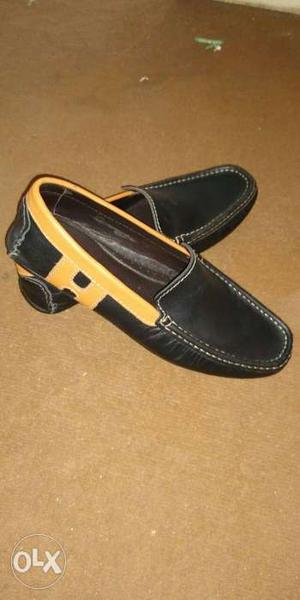 Black-and-beige Leather Loafers