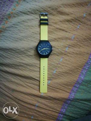 Fastrack tees watch yellow strap good condition