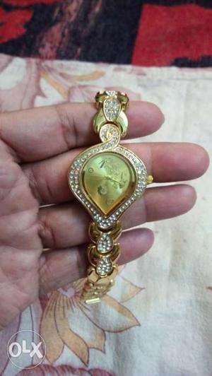 Gold-colored Diamond Embellished Pendant Necklace