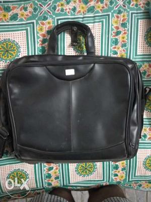 HP original bag and charger for sale in good
