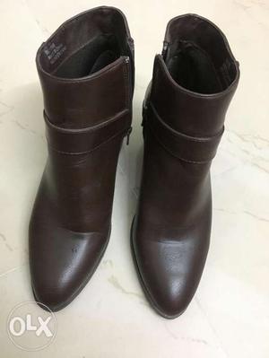 Stylish used Forever21 women brown boots, size 38. Grab now