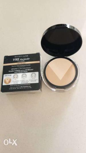 Beige Compact Foundation With Box