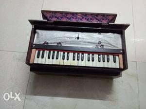 Dubble reed harmonium,any intested then call one