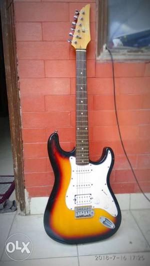 Electronic guitar in very good condition..7 month