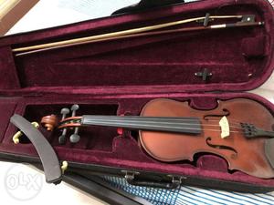Hofner violin set with bow, case and stand