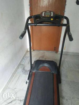 Treadmill neat and good working condition
