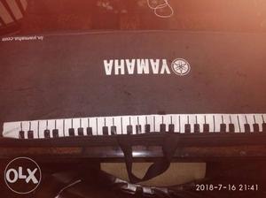 Yamaha PSR E 253 keyboard with bill in good