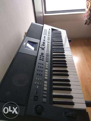 Yamaha PSR-S650 Keyboard with all accessories