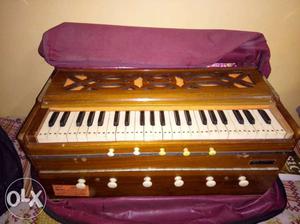 Brown And White Harmonium With Bag