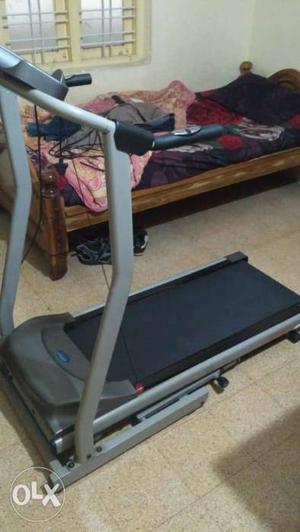 Carbuster motorized treadmill in good