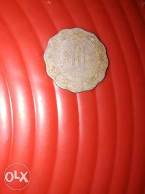 Scalloped-edge Brown 10 Coin