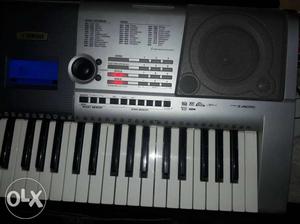 Yamaha PSR I425 keyboard or organ for sale at
