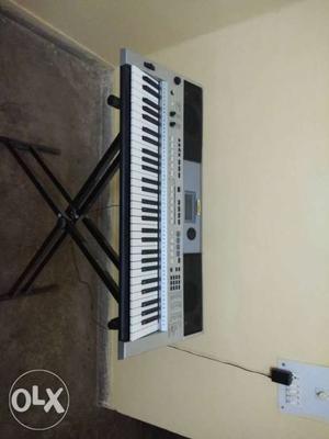 Yamaha PSR I455 with Stand A One Condition, less used