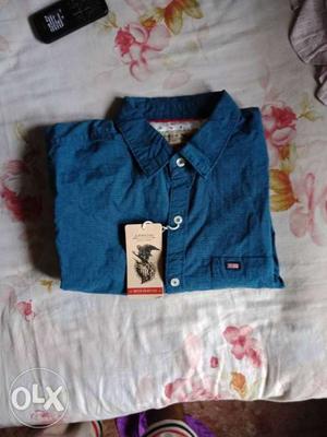 Medium shirt note used blue colour