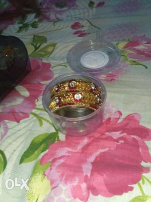 New bangle set in very good condition