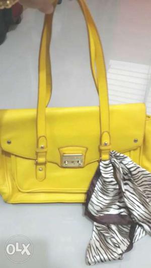 New unused caprese brand ladies purse