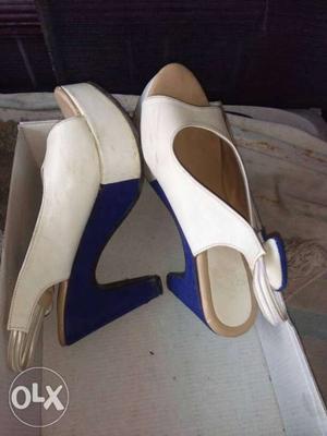 White and blue combo wedges of size 5.5 or 6