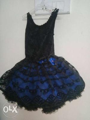 2 to 4 year girl blue n black colour